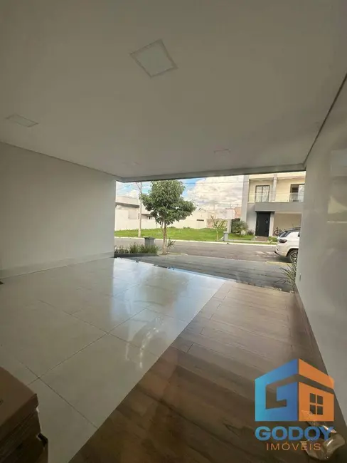 Foto 2 de Casa de Condomínio com 3 quartos para alugar, 250m2 em Jardim Imperial, Cuiaba - MT