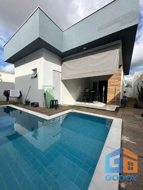 Foto 1 de Casa de Condomínio com 3 quartos para alugar, 250m2 em Jardim Imperial, Cuiaba - MT