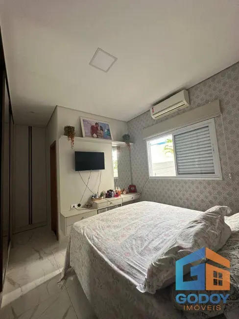 Foto 9 de Casa de Condomínio com 3 quartos para alugar, 250m2 em Jardim Imperial, Cuiaba - MT