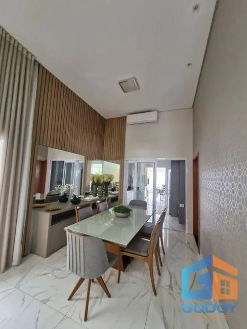 Foto 1 de Casa de Condomínio com 3 quartos à venda e para alugar, 250m2 em Jardim Imperial, Cuiaba - MT