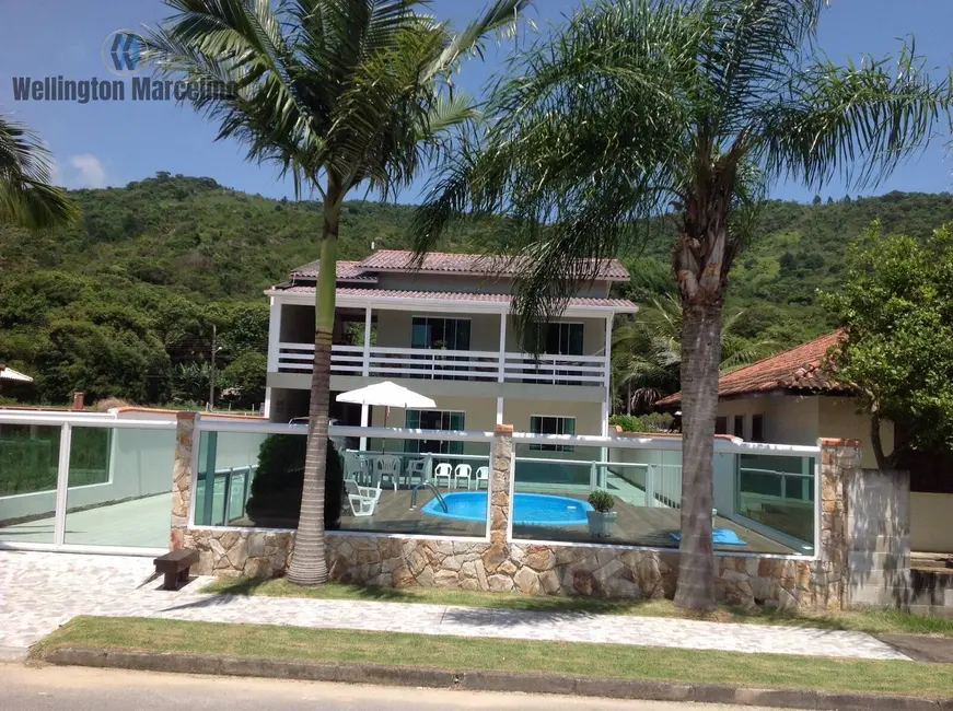 Foto 2 de Casa com 4 quartos à venda, 341m2 em Governador Celso Ramos - SC