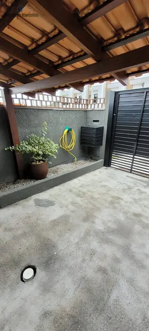 Foto 2 de Sobrado com 2 quartos à venda, 90m2 em Forquilhas, Sao Jose - SC