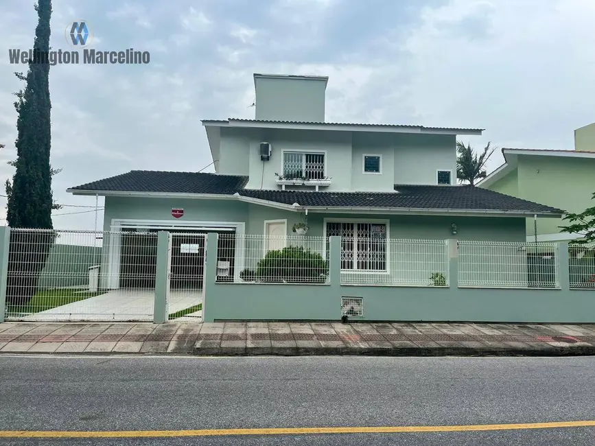 Foto 3 de Casa com 3 quartos à venda, 237m2 em Ponta de Baixo, Sao Jose - SC