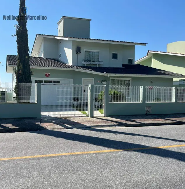 Foto 2 de Casa com 3 quartos à venda, 237m2 em Ponta de Baixo, Sao Jose - SC