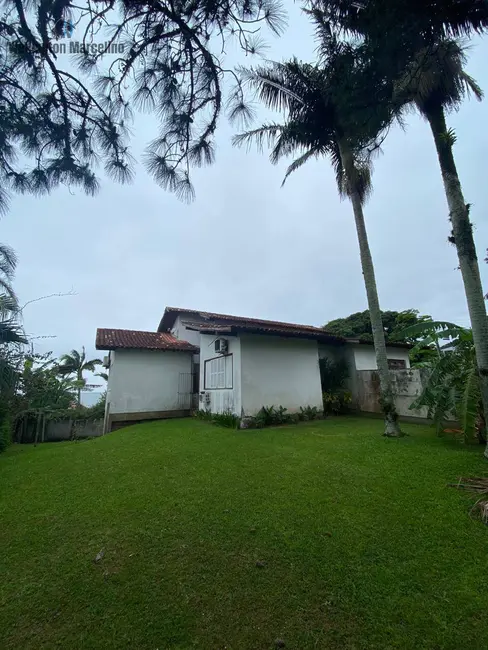 Foto 2 de Casa com 3 quartos à venda, 300m2 em Ponta de Baixo, Sao Jose - SC