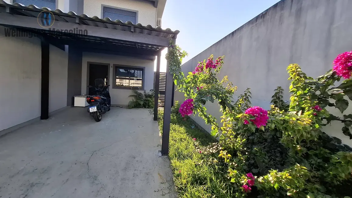 Foto 2 de Sobrado com 3 quartos à venda, 115m2 em Aririú, Palhoca - SC