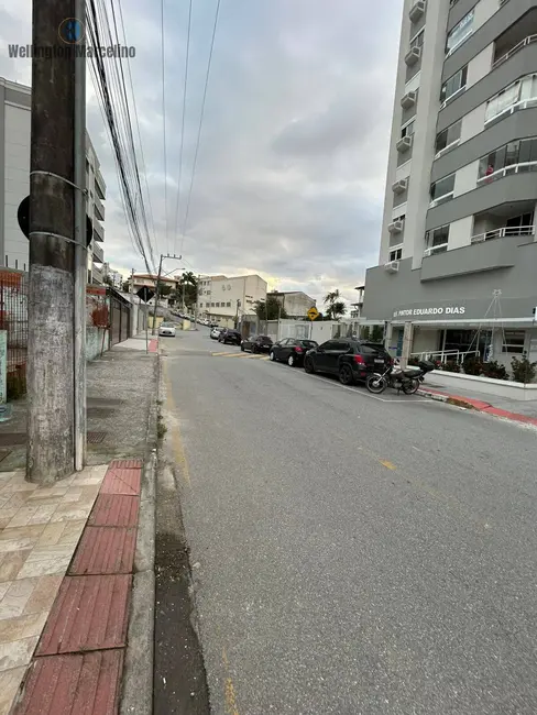 Foto 2 de Apartamento com 2 quartos à venda, 75m2 em Barreiros, Sao Jose - SC
