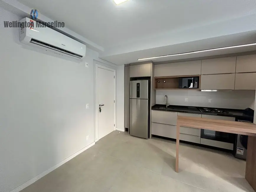 Apartamento com 1 quarto à venda, 28m2 em Centro, Florianopolis - SC - imagem 2 Foto 2 de Apartamento com 1 quarto à venda, 28m2 em Centro, Florianopolis - SC