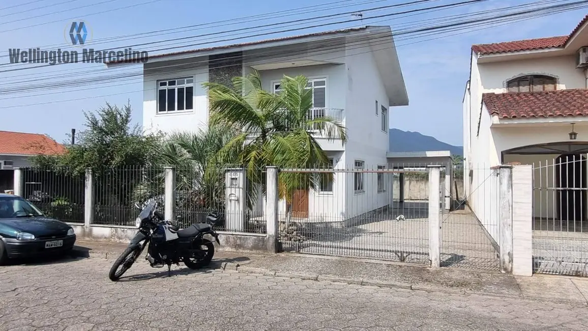 Foto 1 de Casa com 5 quartos à venda, 200m2 em Centro, Palhoca - SC