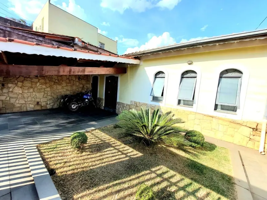 Foto 1 de Casa com 2 quartos à venda, 250m2 em Centro, Itatiba - SP