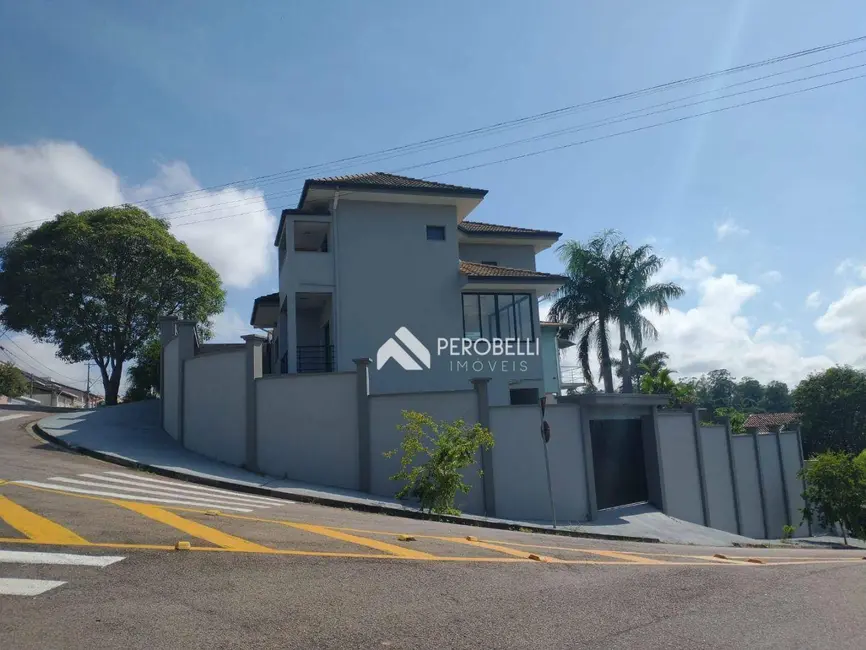 Casa com 3 quartos à venda, 451m2 em Centro, Itatiba - SP - imagem 3 Foto 3 de Casa com 3 quartos à venda, 451m2 em Centro, Itatiba - SP