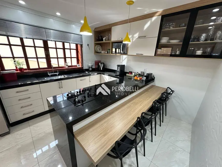 Casa com 3 quartos à venda, 199m2 em Centro, Itatiba - SP - imagem 2 Foto 2 de Casa com 3 quartos à venda, 199m2 em Centro, Itatiba - SP