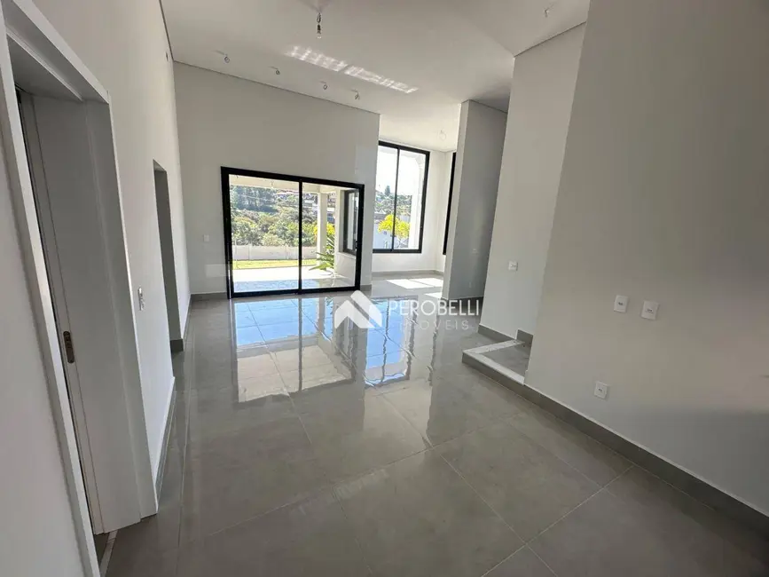 Casa com 3 quartos à venda, 409m2 em Centro, Itatiba - SP - imagem 3 Foto 3 de Casa com 3 quartos à venda, 409m2 em Centro, Itatiba - SP