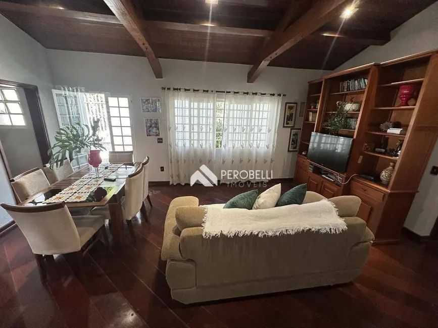 Casa com 4 quartos à venda, 270m2 em Centro, Itatiba - SP - imagem 3 Foto 3 de Casa com 4 quartos à venda, 270m2 em Centro, Itatiba - SP