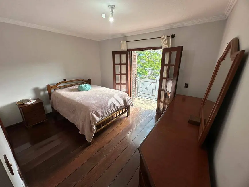 Casa com 4 quartos à venda, 270m2 em Centro, Itatiba - SP - imagem 9 Foto 9 de Casa com 4 quartos à venda, 270m2 em Centro, Itatiba - SP