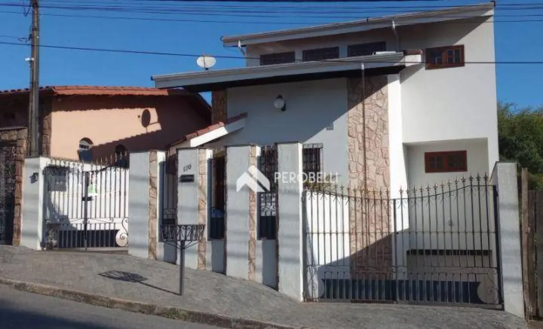 Casa com 3 quartos à venda, 250m2 em Centro, Itatiba - SP - imagem 3 Foto 3 de Casa com 3 quartos à venda, 250m2 em Centro, Itatiba - SP