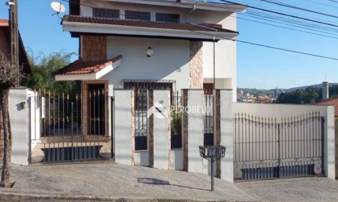 Casa com 3 quartos à venda, 250m2 em Centro, Itatiba - SP - imagem 2 Foto 2 de Casa com 3 quartos à venda, 250m2 em Centro, Itatiba - SP
