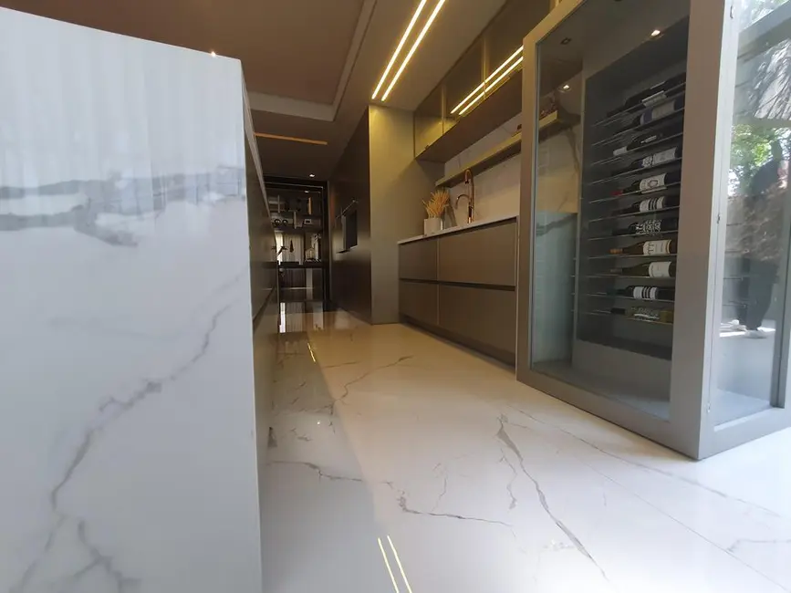 Apartamento com 4 quartos à venda, 291m2 em Jardim Europa, Porto Alegre - RS - imagem 5 Foto 5 de Apartamento com 4 quartos à venda, 291m2 em Jardim Europa, Porto Alegre - RS