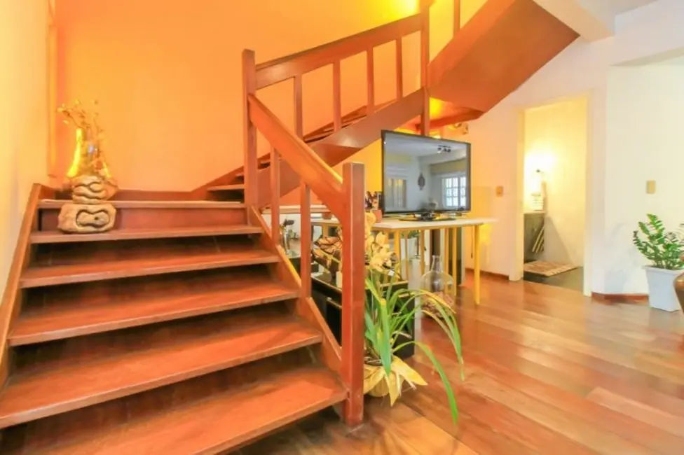Casa com 4 quartos à venda, 295m2 em Chácara das Pedras, Porto Alegre - RS - imagem 7 Foto 7 de Casa com 4 quartos à venda, 295m2 em Chácara das Pedras, Porto Alegre - RS