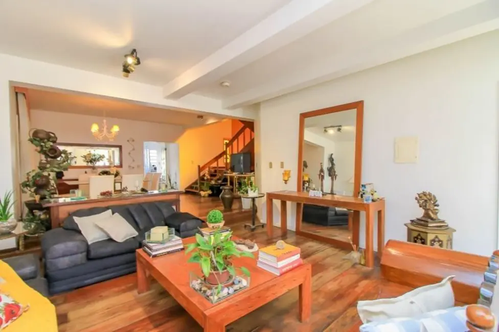 Casa com 4 quartos à venda, 295m2 em Chácara das Pedras, Porto Alegre - RS - imagem 5 Foto 5 de Casa com 4 quartos à venda, 295m2 em Chácara das Pedras, Porto Alegre - RS