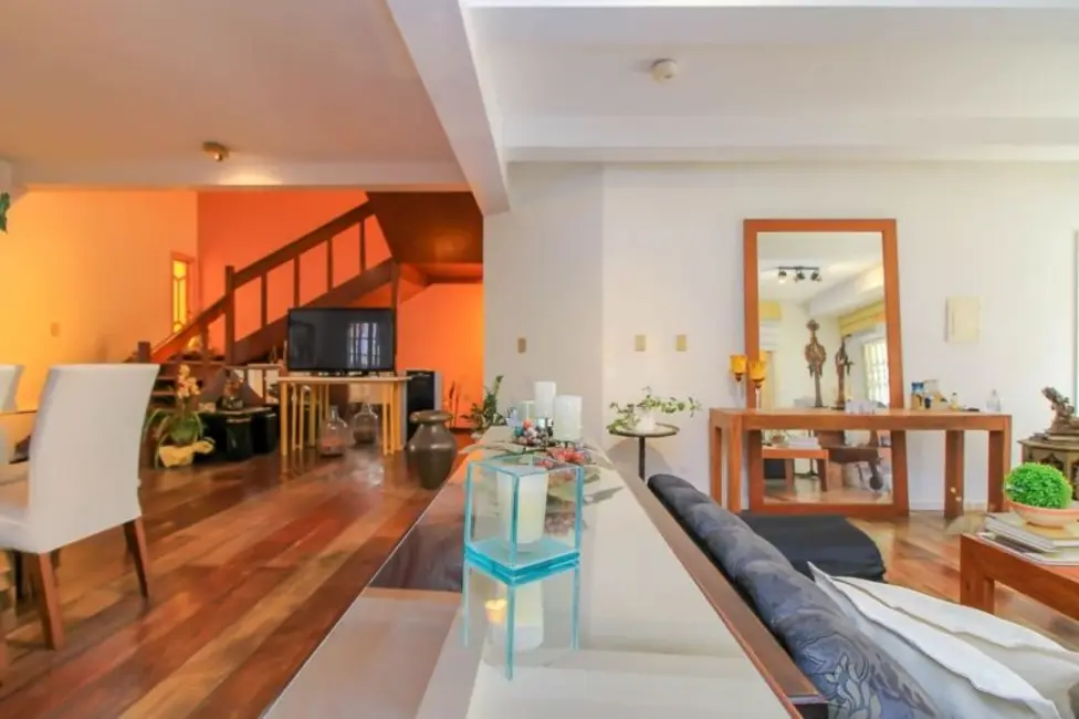 Casa com 4 quartos à venda, 295m2 em Chácara das Pedras, Porto Alegre - RS - imagem 6 Foto 6 de Casa com 4 quartos à venda, 295m2 em Chácara das Pedras, Porto Alegre - RS