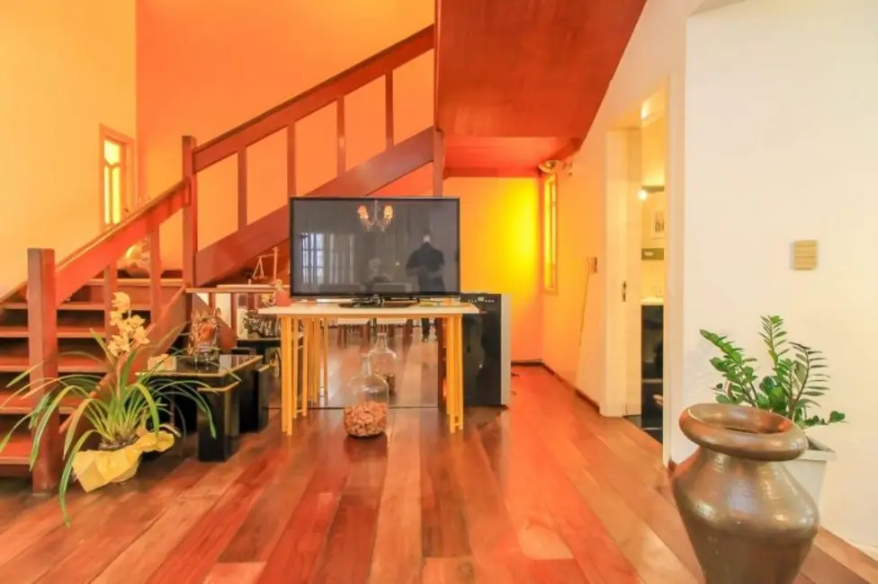 Casa com 4 quartos à venda, 295m2 em Chácara das Pedras, Porto Alegre - RS - imagem 8 Foto 8 de Casa com 4 quartos à venda, 295m2 em Chácara das Pedras, Porto Alegre - RS