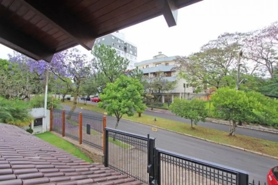 Foto 3 de Casa com 3 quartos à venda, 300m2 em São Sebastião, Porto Alegre - RS