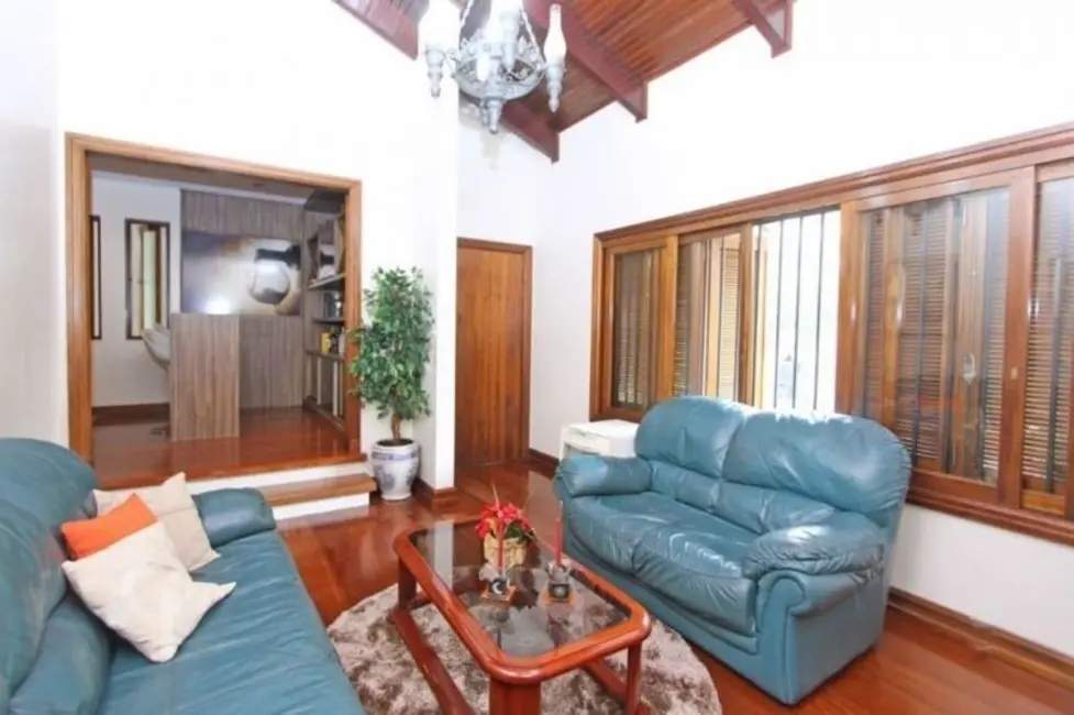 Foto 2 de Casa com 3 quartos à venda, 300m2 em São Sebastião, Porto Alegre - RS