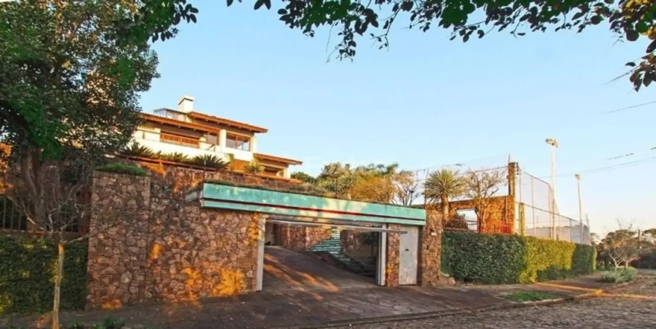 Casa com 4 quartos à venda, 600m2 em Teresópolis, Porto Alegre - RS - imagem 3 Foto 3 de Casa com 4 quartos à venda, 600m2 em Teresópolis, Porto Alegre - RS