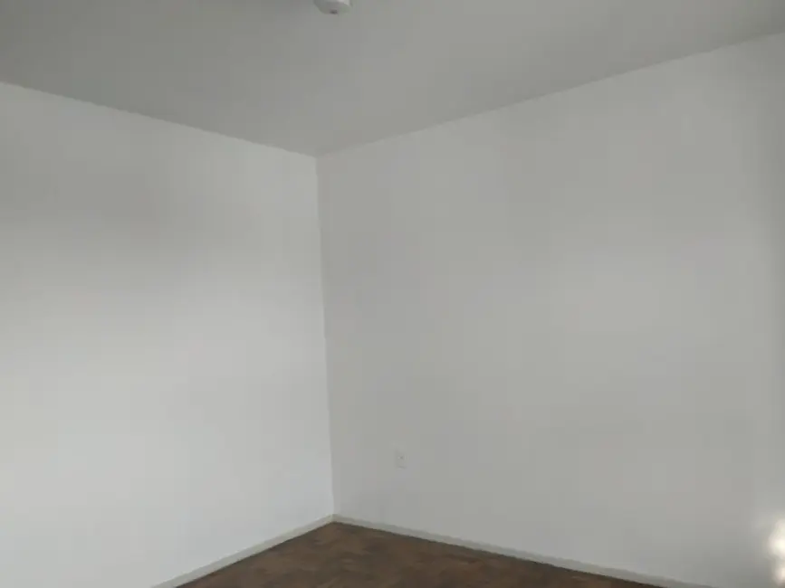 Kitnet com 1 quarto à venda, 26m2 em Menino Deus, Porto Alegre - RS - imagem 6 Foto 6 de Kitnet com 1 quarto à venda, 26m2 em Menino Deus, Porto Alegre - RS