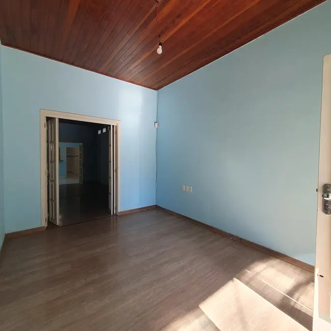 Casa com 3 quartos à venda, 150m2 em Azenha, Porto Alegre - RS - imagem 4 Foto 4 de Casa com 3 quartos à venda, 150m2 em Azenha, Porto Alegre - RS