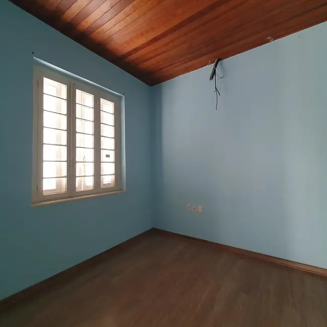 Casa com 3 quartos à venda, 150m2 em Azenha, Porto Alegre - RS - imagem 2 Foto 2 de Casa com 3 quartos à venda, 150m2 em Azenha, Porto Alegre - RS