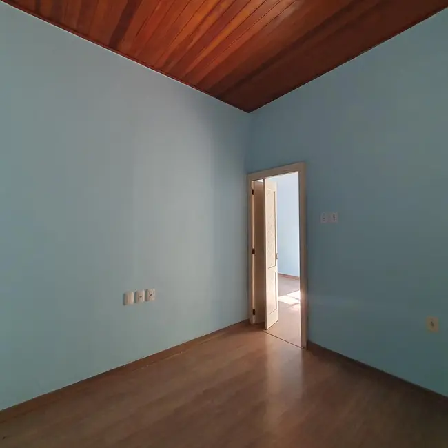 Casa com 3 quartos à venda, 150m2 em Azenha, Porto Alegre - RS - imagem 3 Foto 3 de Casa com 3 quartos à venda, 150m2 em Azenha, Porto Alegre - RS