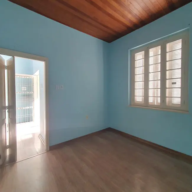 Casa com 3 quartos à venda, 150m2 em Azenha, Porto Alegre - RS - imagem 1 Foto 1 de Casa com 3 quartos à venda, 150m2 em Azenha, Porto Alegre - RS