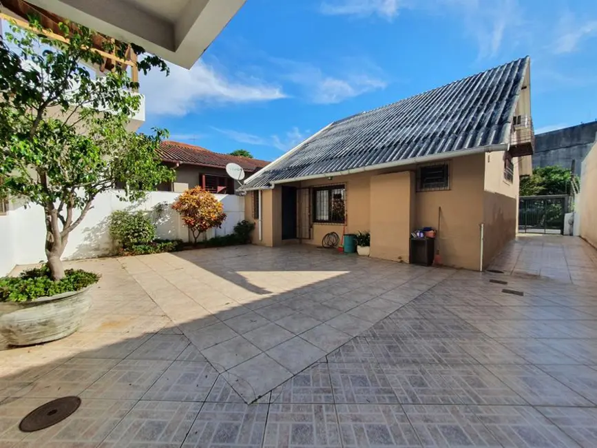 Casa com 5 quartos à venda, 290m2 em Glória, Porto Alegre - RS - imagem 3 Foto 3 de Casa com 5 quartos à venda, 290m2 em Glória, Porto Alegre - RS