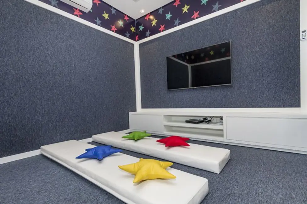 Casa com 3 quartos à venda, 195m2 em Porto Alegre - RS - imagem 4 Foto 4 de Casa com 3 quartos à venda, 195m2 em Porto Alegre - RS