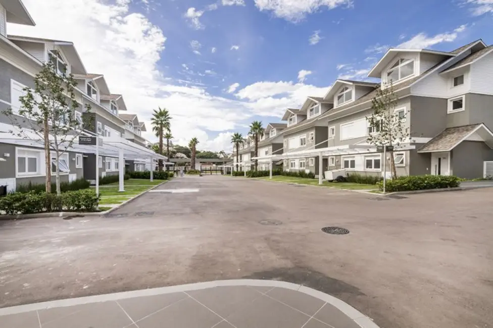 Casa com 3 quartos à venda, 195m2 em Porto Alegre - RS - imagem 3 Foto 3 de Casa com 3 quartos à venda, 195m2 em Porto Alegre - RS