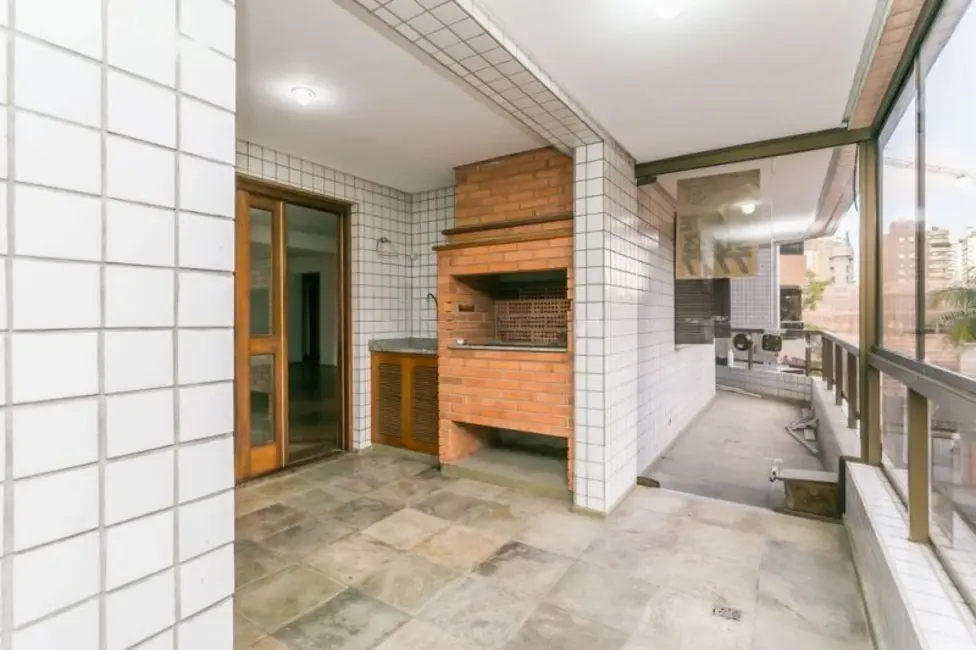 Apartamento com 3 quartos à venda, 227m2 em Bela Vista, Porto Alegre - RS - imagem 9 Foto 9 de Apartamento com 3 quartos à venda, 227m2 em Bela Vista, Porto Alegre - RS