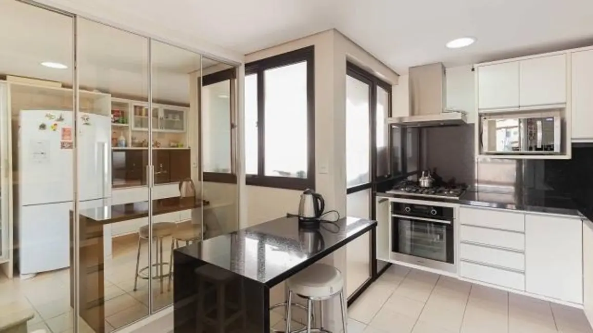 Apartamento com 3 quartos à venda, 123m2 em Petrópolis, Porto Alegre - RS - imagem 9 Foto 9 de Apartamento com 3 quartos à venda, 123m2 em Petrópolis, Porto Alegre - RS