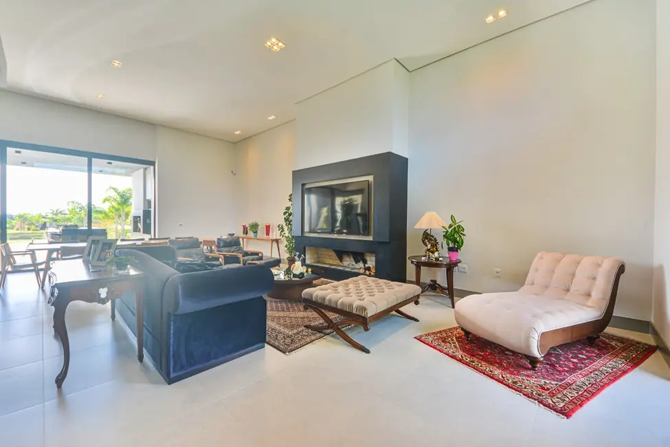 Casa com 4 quartos à venda, 342m2 em Porto Alegre - RS - imagem 4 Foto 4 de Casa com 4 quartos à venda, 342m2 em Porto Alegre - RS