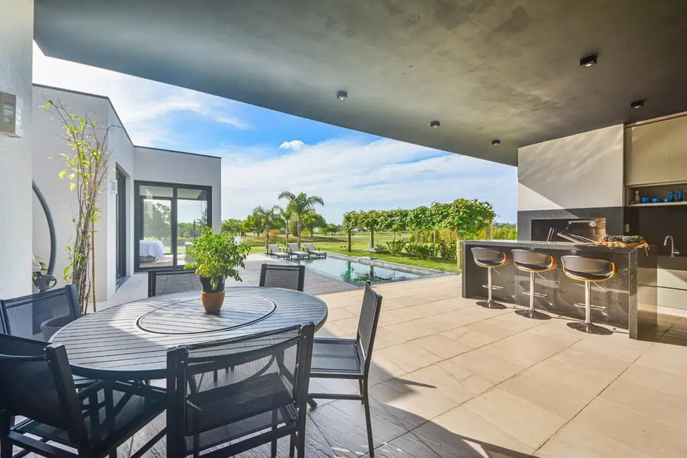 Casa com 4 quartos à venda, 342m2 em Porto Alegre - RS - imagem 3 Foto 3 de Casa com 4 quartos à venda, 342m2 em Porto Alegre - RS