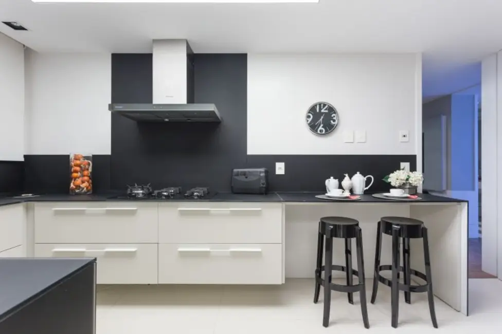 Foto 8 de Apartamento com 3 quartos à venda, 308m2 em Vila Ipiranga, Porto Alegre - RS