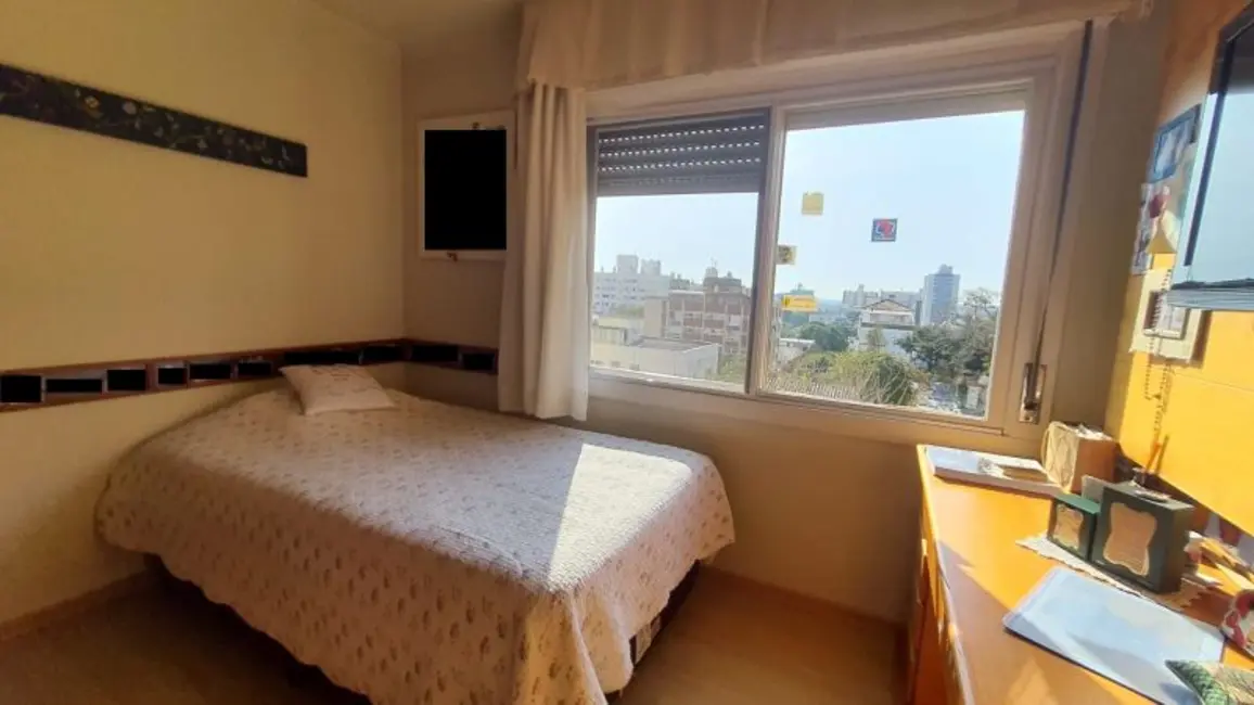 Apartamento com 2 quartos à venda, 74m2 em Higienópolis, Porto Alegre - RS - imagem 8 Foto 8 de Apartamento com 2 quartos à venda, 74m2 em Higienópolis, Porto Alegre - RS