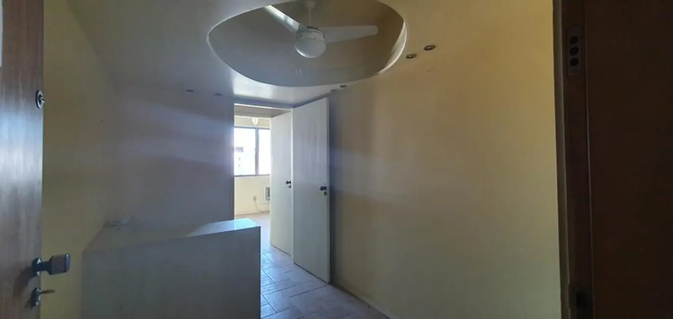 Foto 2 de Sala Comercial à venda, 30m2 em São João, Porto Alegre - RS