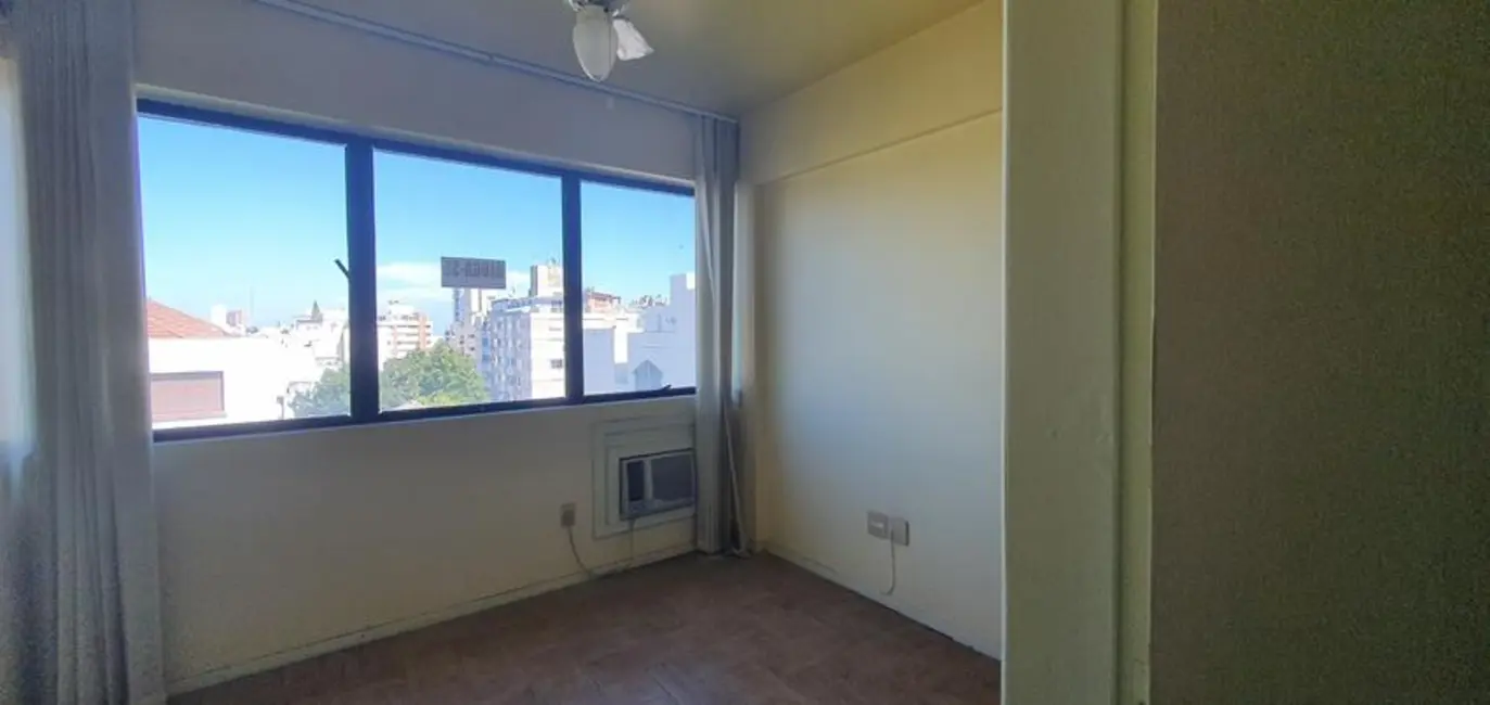 Foto 6 de Sala Comercial à venda, 30m2 em São João, Porto Alegre - RS
