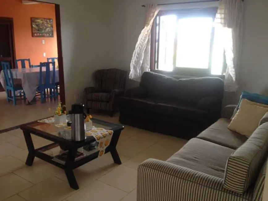 Casa com 3 quartos à venda, 262m2 em Torres - RS - imagem 8 Foto 8 de Casa com 3 quartos à venda, 262m2 em Torres - RS