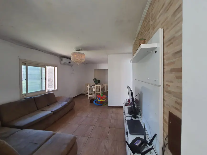 Casa com 3 quartos à venda, 122m2 em Jardim Itu Sabará, Porto Alegre - RS - imagem 4 Foto 4 de Casa com 3 quartos à venda, 122m2 em Jardim Itu Sabará, Porto Alegre - RS