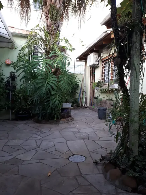 Casa com 4 quartos à venda, 130m2 em Partenon, Porto Alegre - RS - imagem 3 Foto 3 de Casa com 4 quartos à venda, 130m2 em Partenon, Porto Alegre - RS