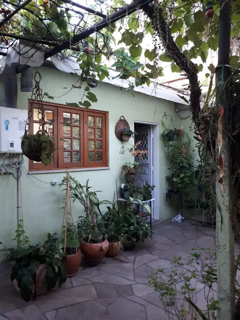 Casa com 4 quartos à venda, 130m2 em Partenon, Porto Alegre - RS - imagem 2 Foto 2 de Casa com 4 quartos à venda, 130m2 em Partenon, Porto Alegre - RS