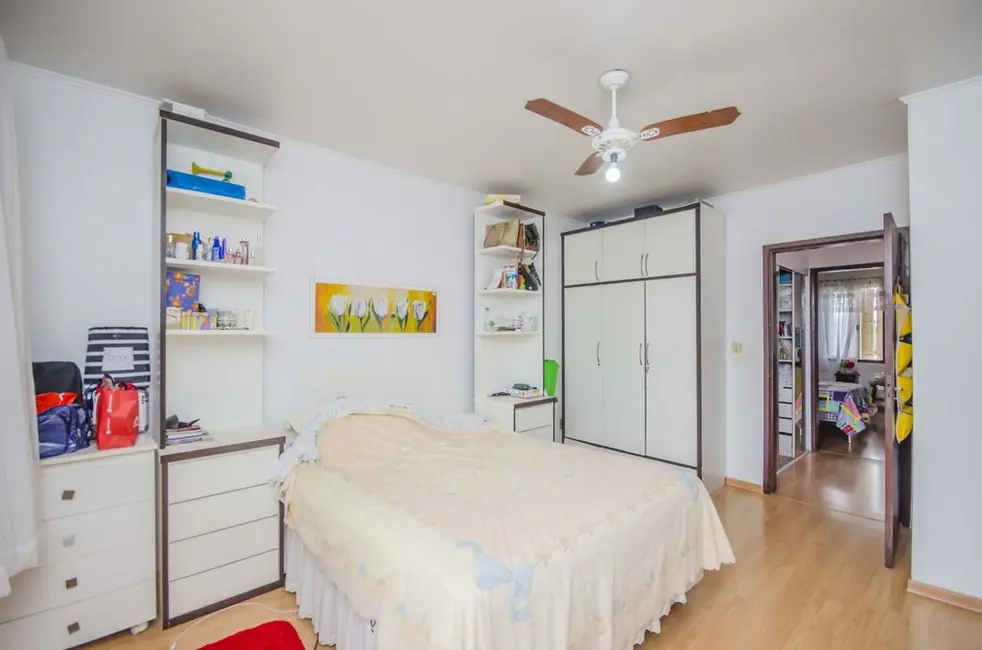 Casa com 3 quartos à venda, 138m2 em Cristo Redentor, Porto Alegre - RS - imagem 9 Foto 9 de Casa com 3 quartos à venda, 138m2 em Cristo Redentor, Porto Alegre - RS